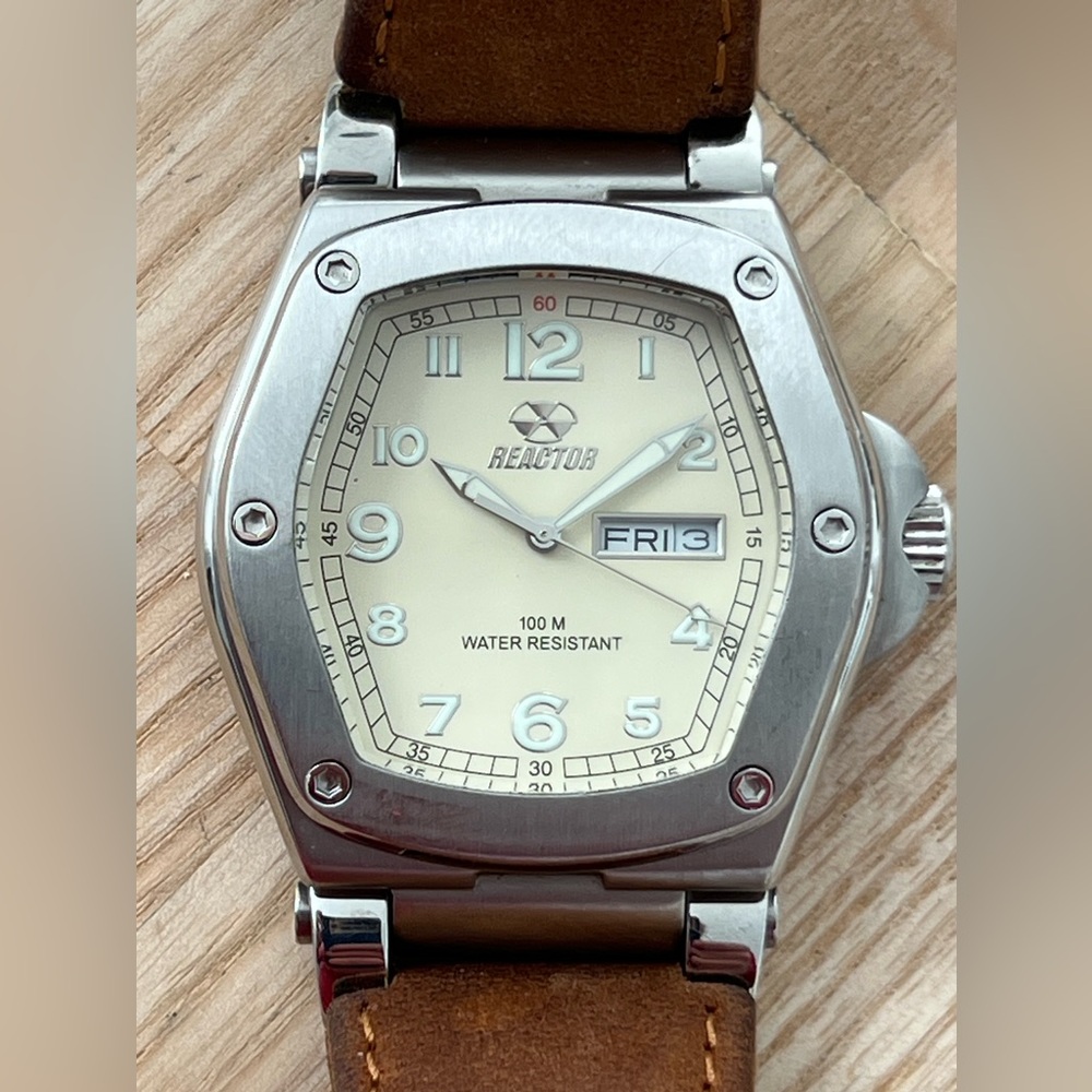 Reactor Alpha-22 Rare Luxury Watch Stainless Case Leather Strap Yellowish Dial
